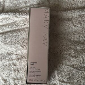 Mary Kay Timewise Repair Cleanser in Soft Pink